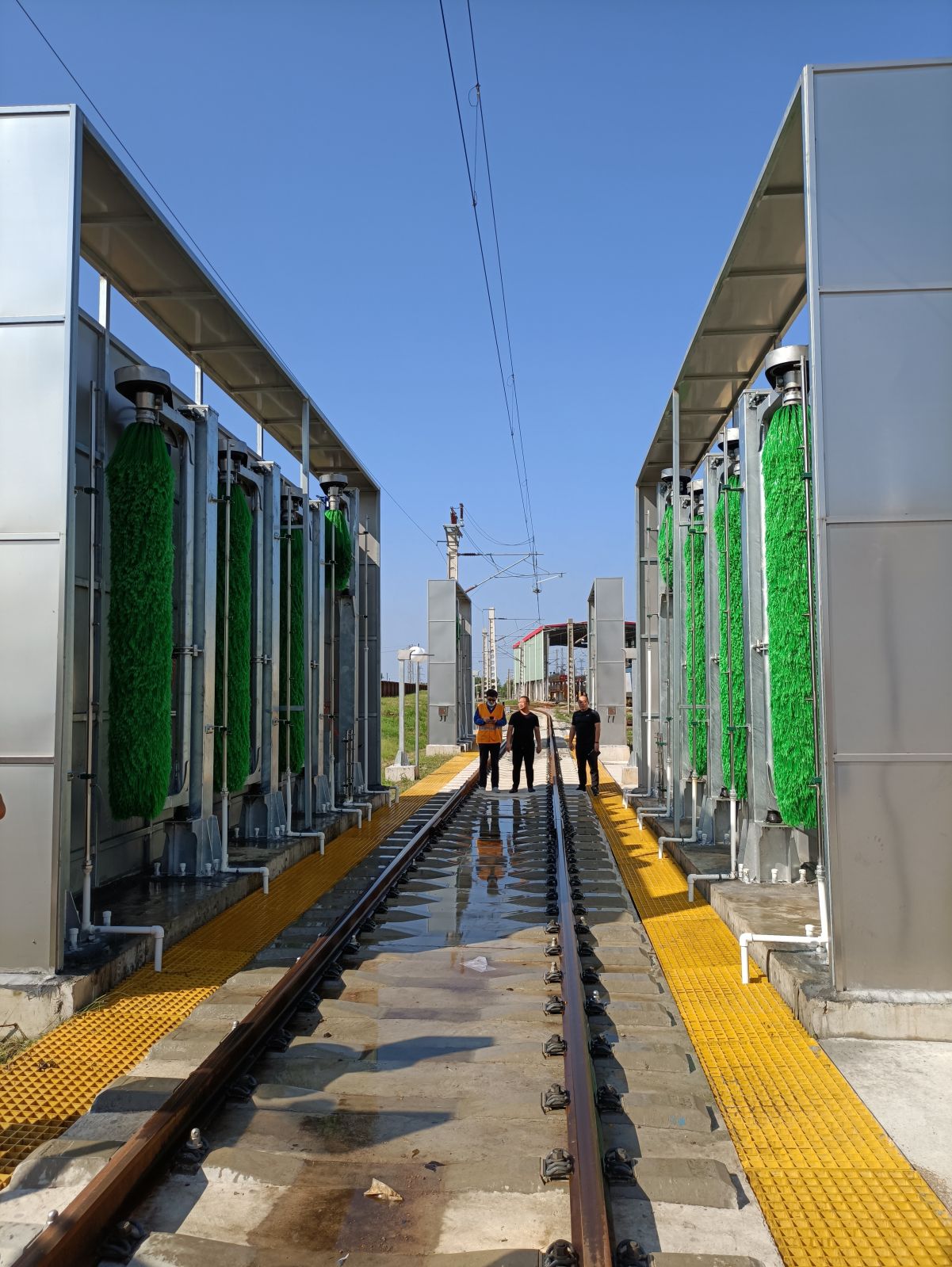 黄岛机务整备场新增在线检测和自动洗车机设备正式投用